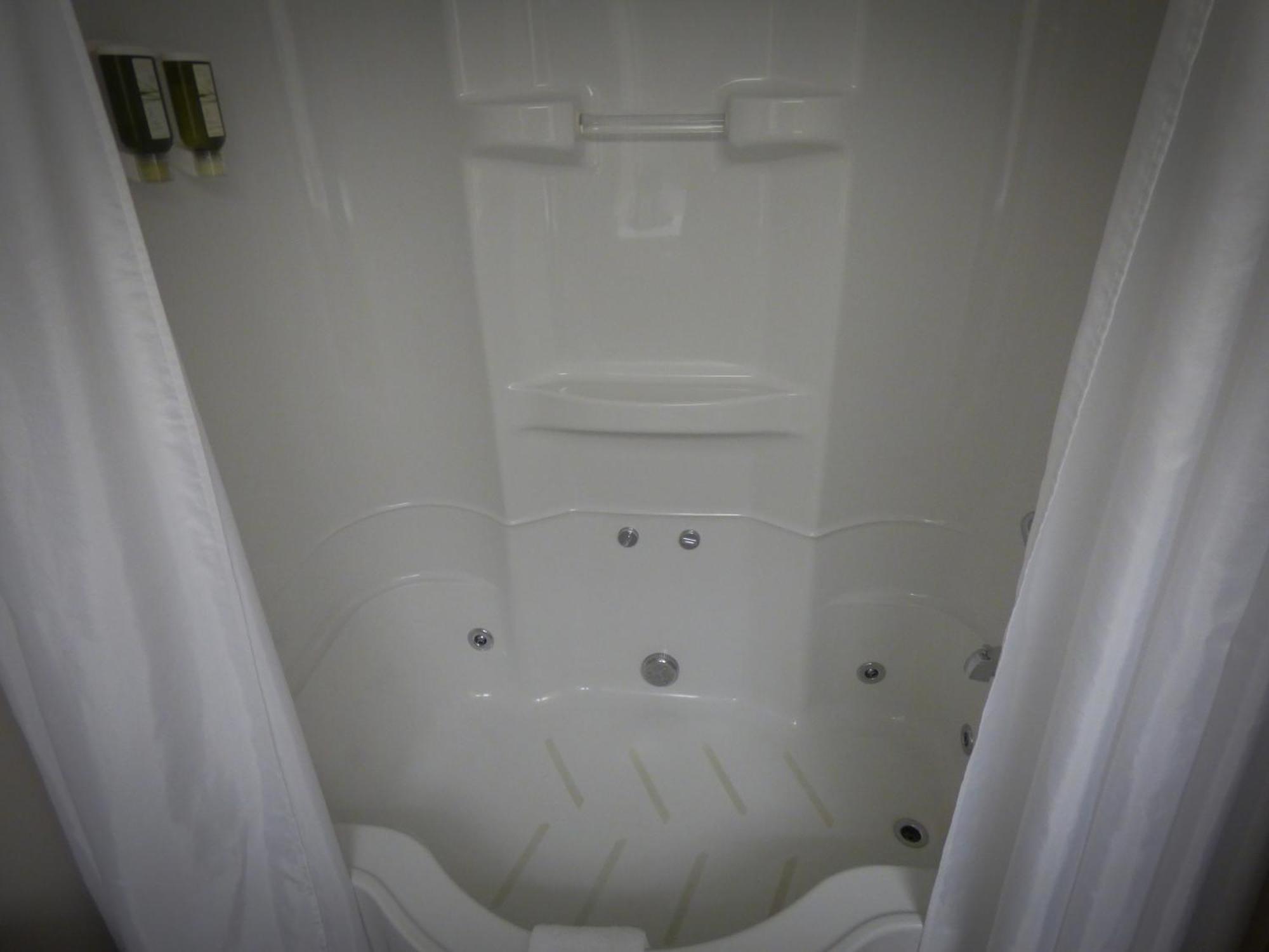 Château Logue Hotel Maniwaki Ngoại thất bức ảnh