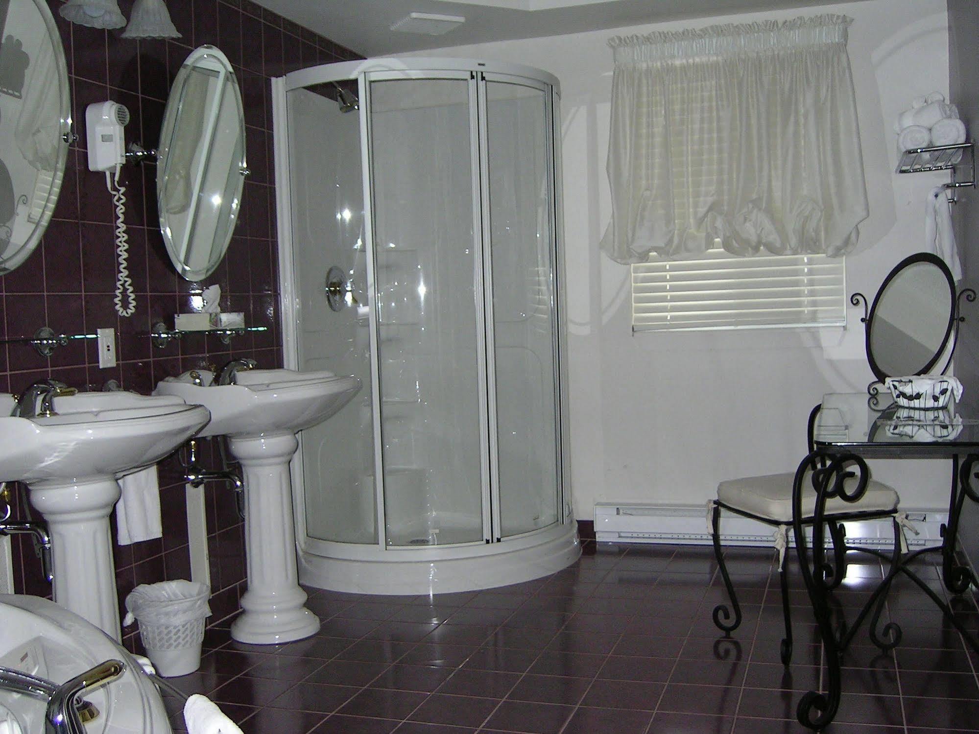 Château Logue Hotel Maniwaki Ngoại thất bức ảnh