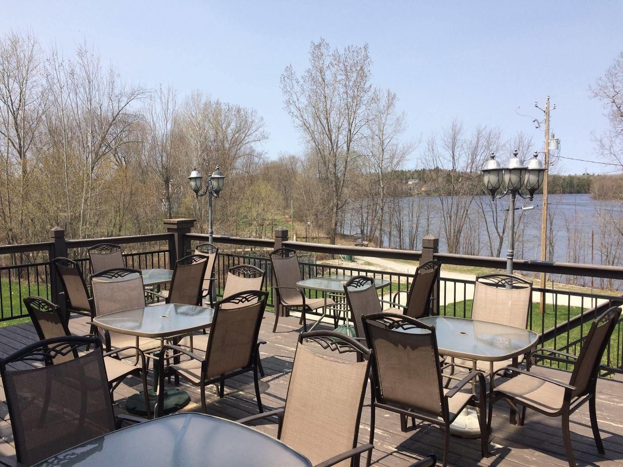 Château Logue Hotel Maniwaki Ngoại thất bức ảnh