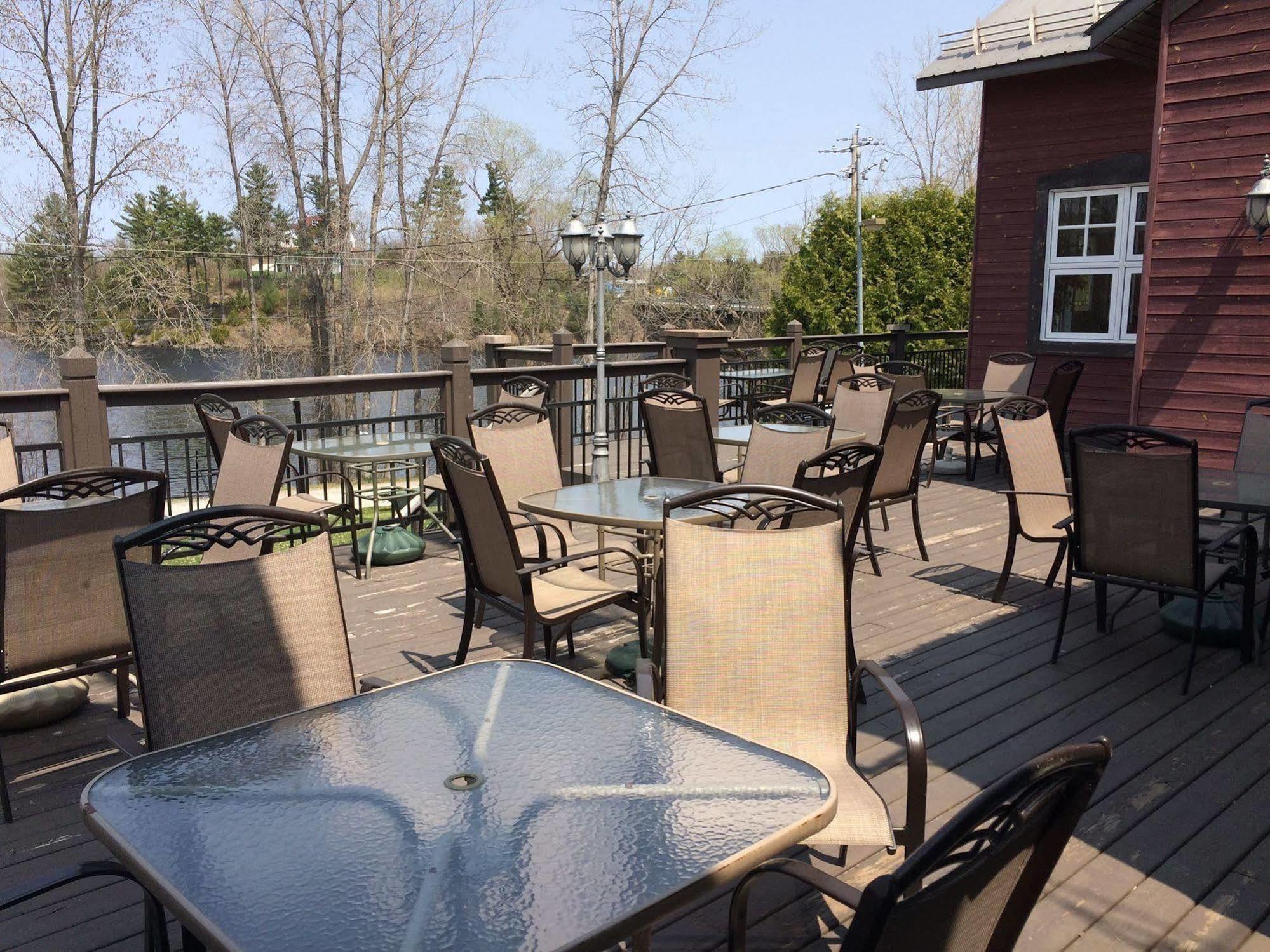 Château Logue Hotel Maniwaki Ngoại thất bức ảnh