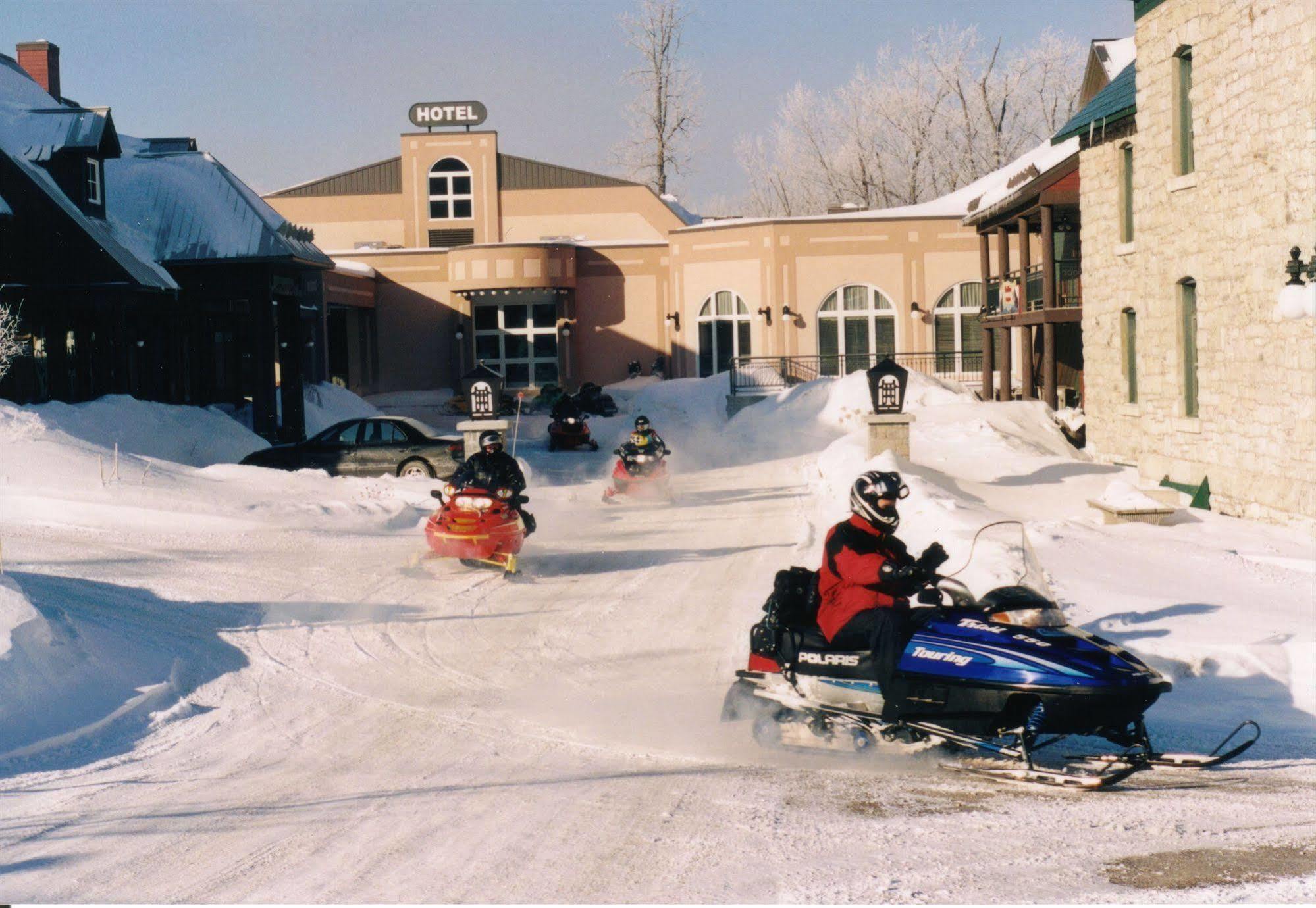 Château Logue Hotel Maniwaki Ngoại thất bức ảnh